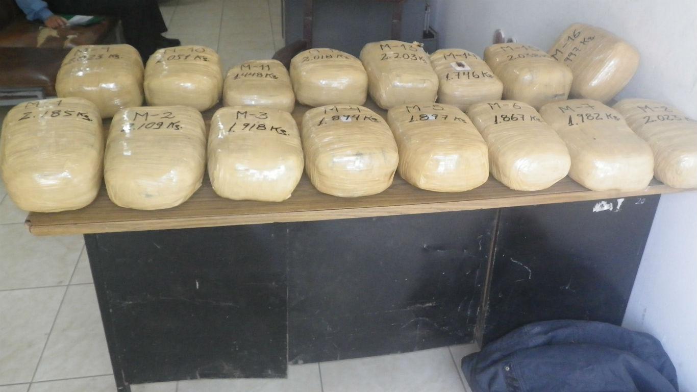 PNP desarticuló banda y decomisió 17 kilos de cocaína
