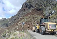 Deslizamiento de tierras generan huaico en carretera de Huancavelica