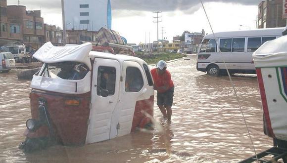 Calles y viviendas de Juliaca se inundaron  por  una lluvia torrencial