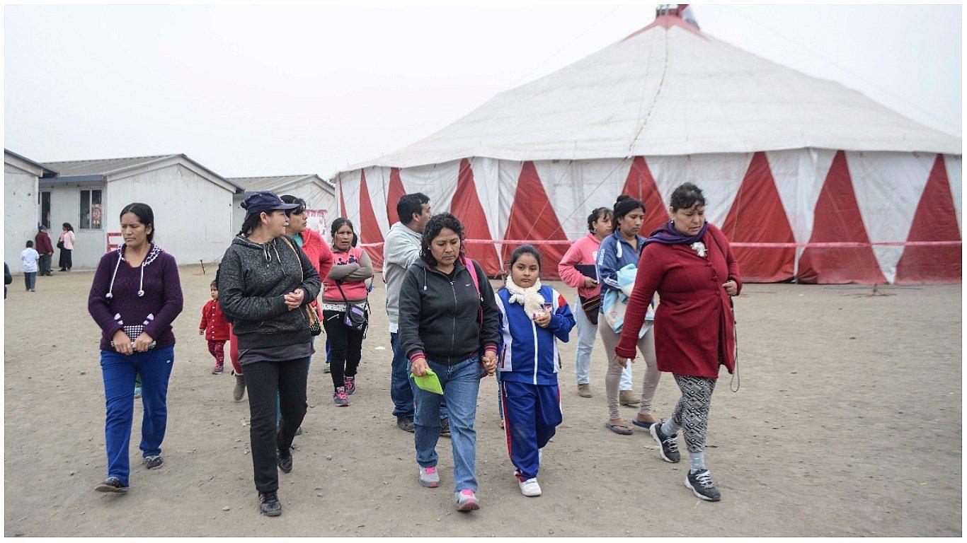 Carabayllo: padres protestan por circo instalado en colegio (VIDEO)