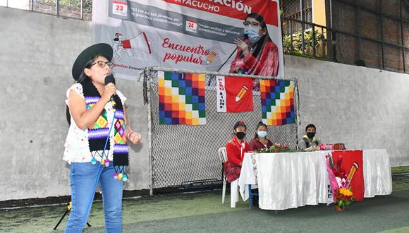 Margot Palacios en evento realizado el último 23 de setiembre en Huamanga (Foto: Facebook Rubén Quispe)