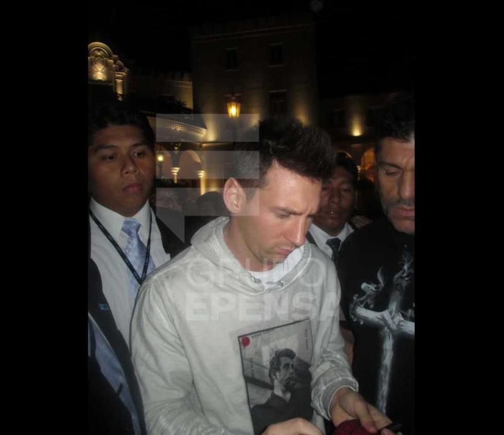 Messi desata fiebre en Lima: Firmó autógrafos a hinchas peruanos