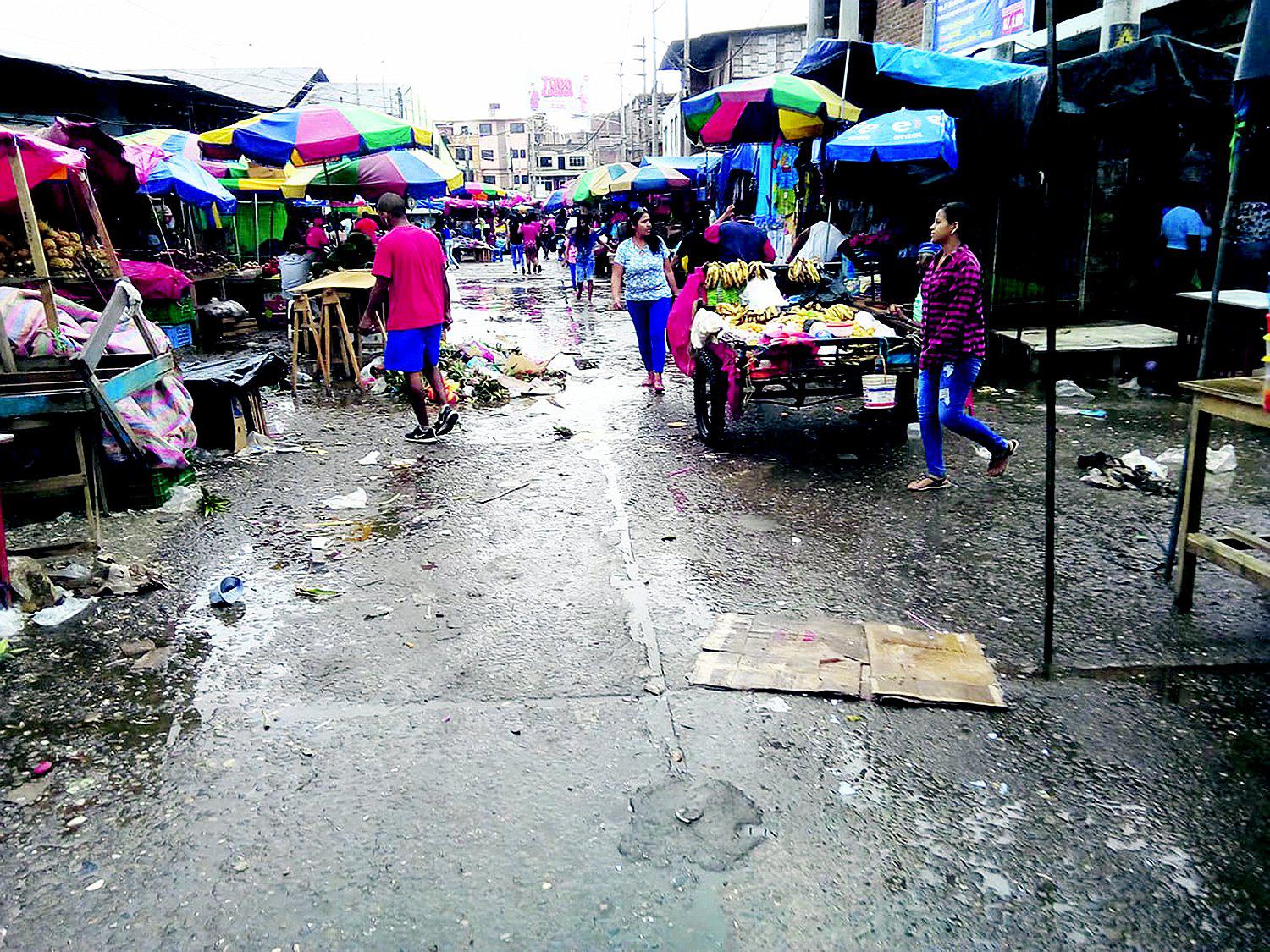 Principales calles de Tumbes amanecieron sucias luego de celebrar la fiesta de Navidad