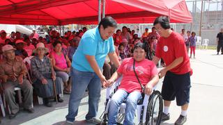 Trujillo: Entregan 100 sillas de ruedas para discapacitados