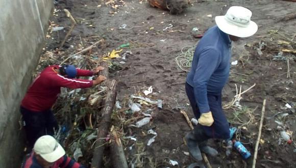 Bocatomas colmatadas y cultivos inundados en Tiabaya