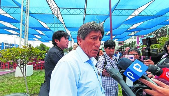 Director del colegio Ricardo Palma de Secocha llegó al Gobierno Regional de Arequipa. (Foto: GEC)