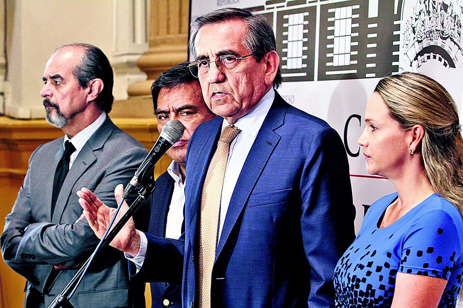 Partido Aprista acuerda no acudir a cita con premier Del Solar 