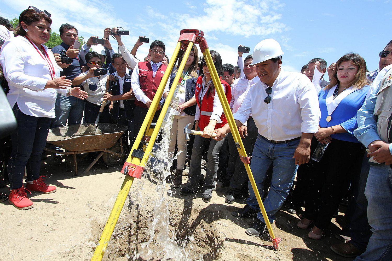 Ensanchamiento del río Ica empezó con ceremonia simbólica