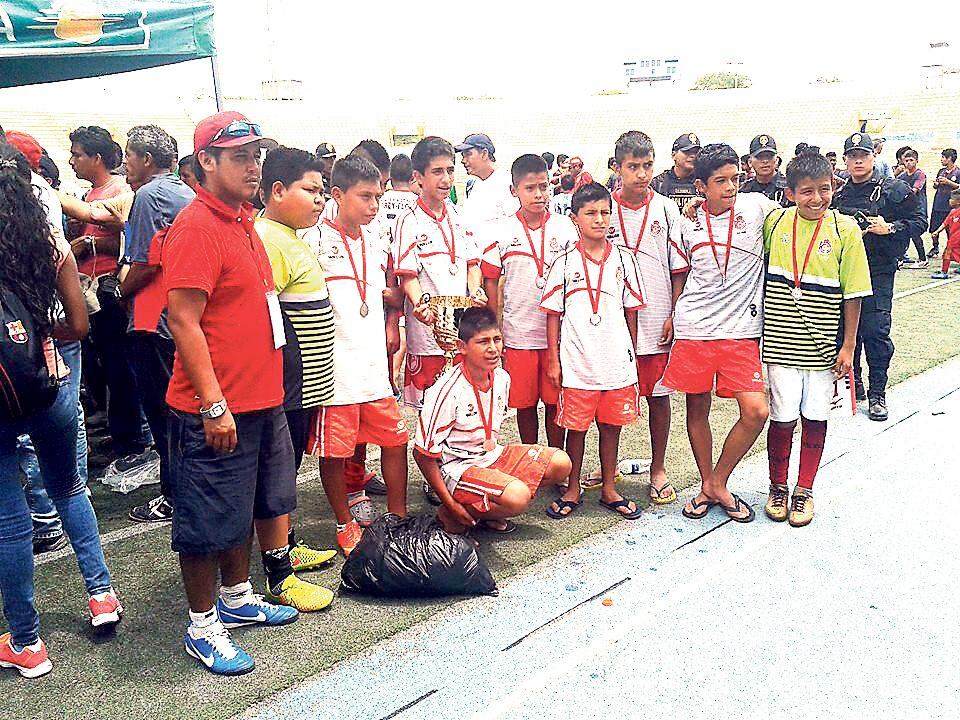 Grey Flores, segundo en  Creciendo con el Fútbol