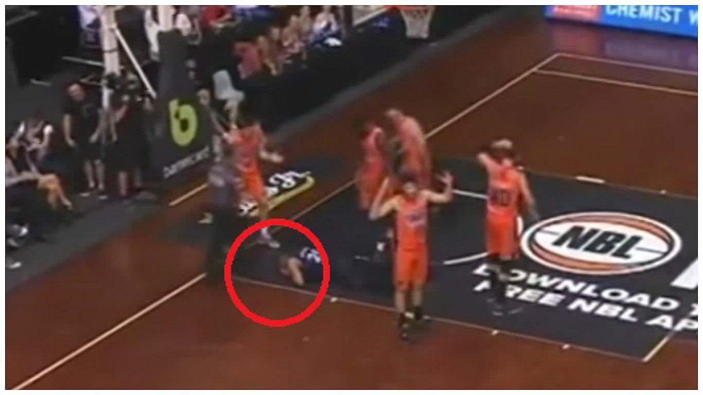 Pánico en YouTube por basquetbolista al que se le salió el ojo en pleno juego (VIDEO)