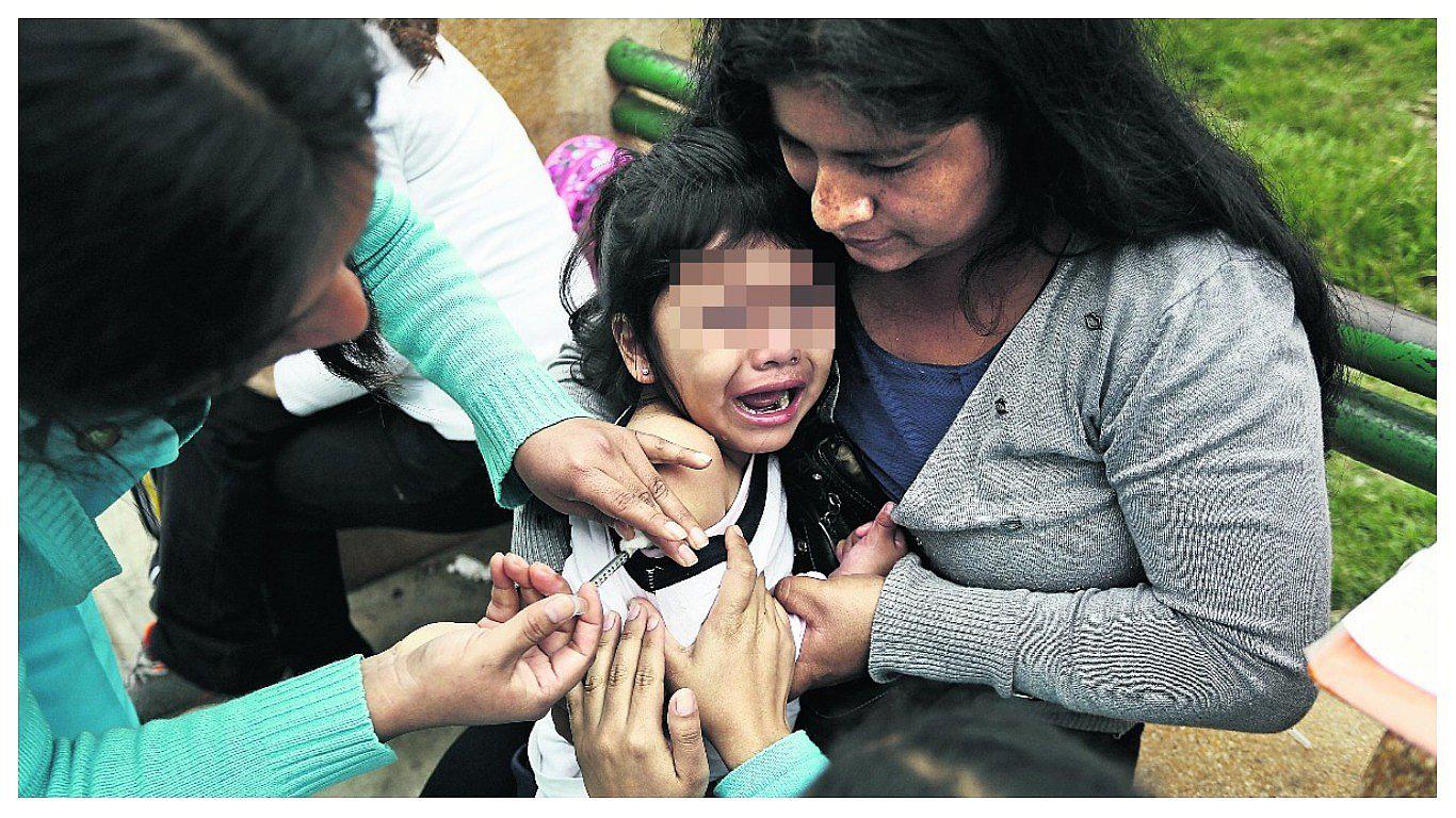 Faltan vacunas para menores enfermos de varicela en el país