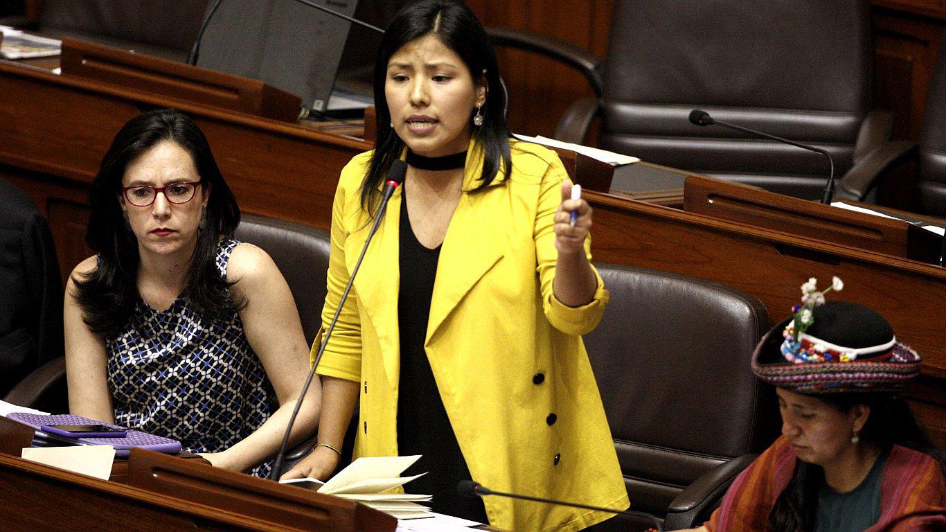 Nuevo Perú pide convocar a un "Pleno Mujer" en el Congreso 