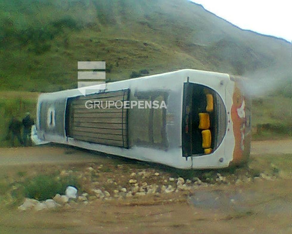 37 mineros heridos al volcar bus en carretera Nor-Yauyos-Chupaca
