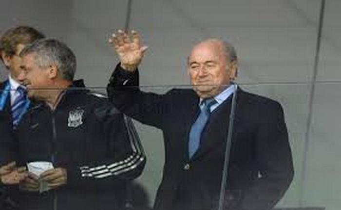 Diario alemán acusa a la FIFA de conminar  a los árbitros a evitar tarjetas amarillas