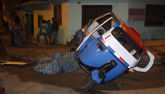 Comas: Mototaxista muere tras choque con un auto 