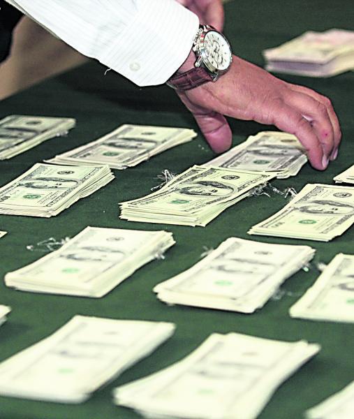 Sol cierra sesión sin variación respecto al dólar