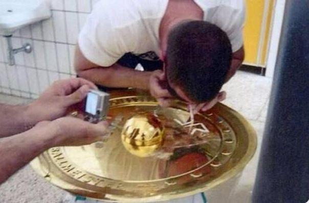 Captan a futbolista consumiendo cocaína