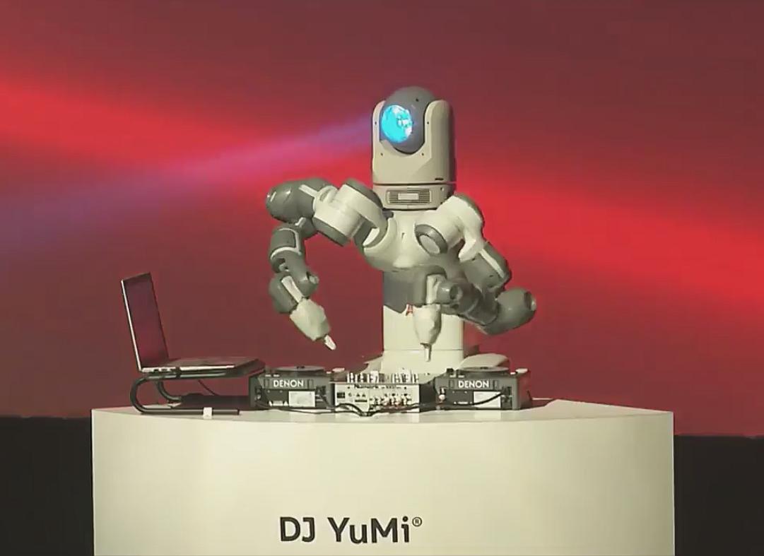 ​DJ robot causa sensación en discoteca (VIDEO y FOTOS)