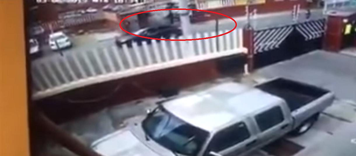 México: Menor despista un intento de secuestro corriendo en sentido contrario al tránsito (VIDEO)