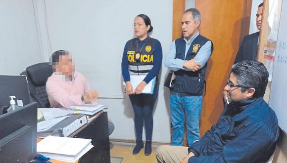 Equipo del Ministerio Público, junto a personal policial, llegó a comuna para recoger información sobre millonaria adquisición directa que realizó gestión de Caldas.