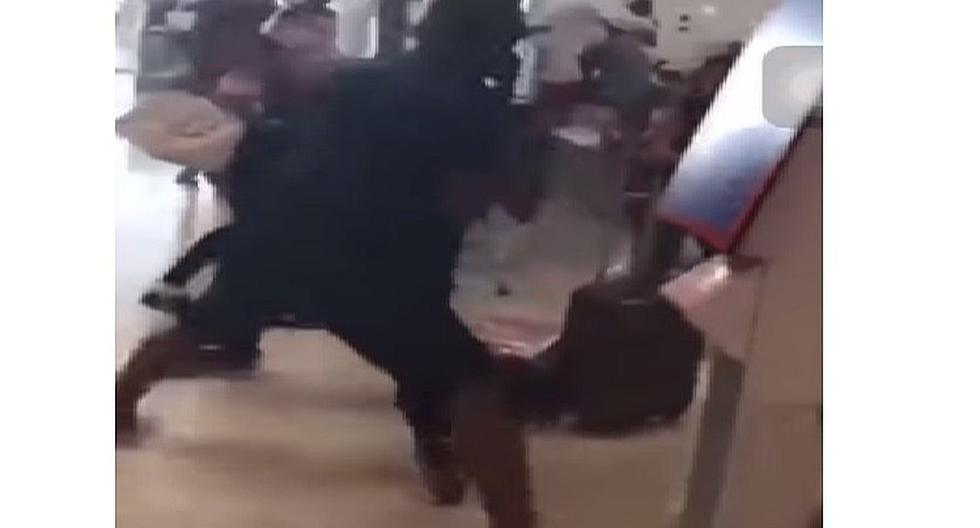 Vuelos se retrasan en aeropuerto tras una pelea entre dos raperos (video)