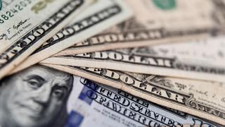 Precio del dólar cierra al alza ante la reapertura de algunos mercados