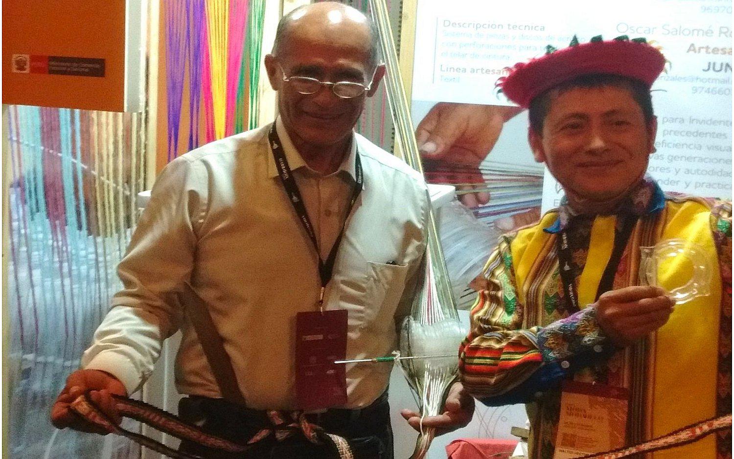 Artesano huancaíno Inventa telar para ciegos y gana premio nacional