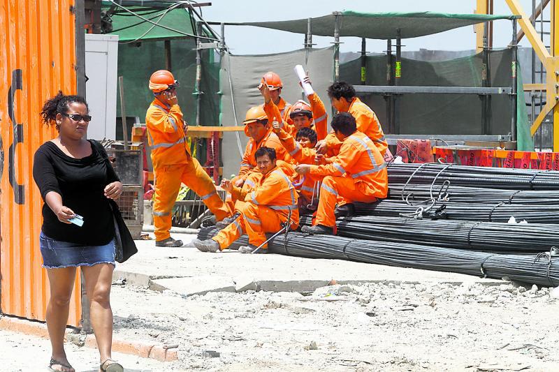Casi 30 quejas al día por piropos de obreros