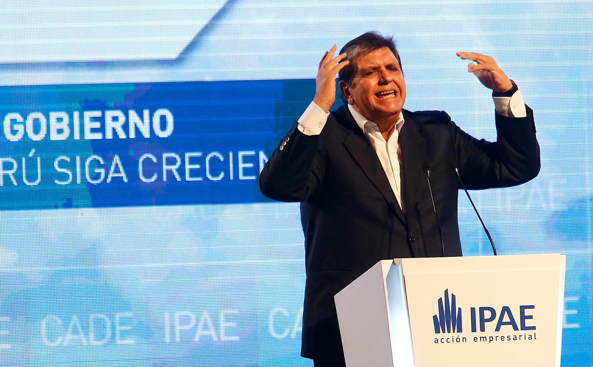 Alan García en el CADE 2015: "Sería loco si prometo un tren bala" 