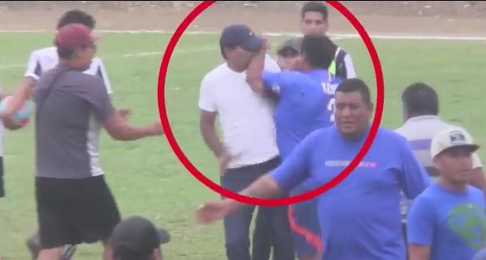 Copa Perú: hincha golpea a directivo de equipo rival en pleno partido (FOTOS Y VIDEO)