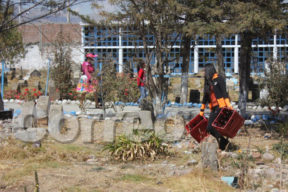 Exhuman restos de mujer  a ritmo de santiago (VIDEO)