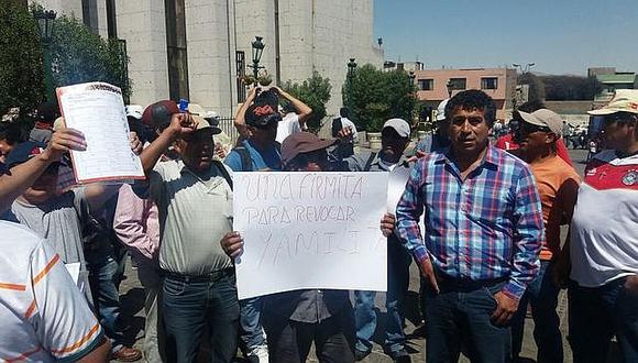 Obreros de Construcción Civil firman padrón para revocar a gobernadora