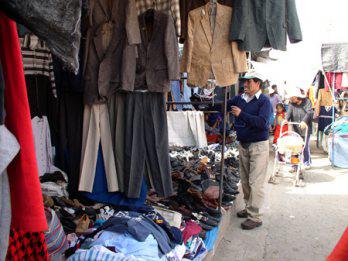 Comerciantes continuarán
 con venta de ropa usada