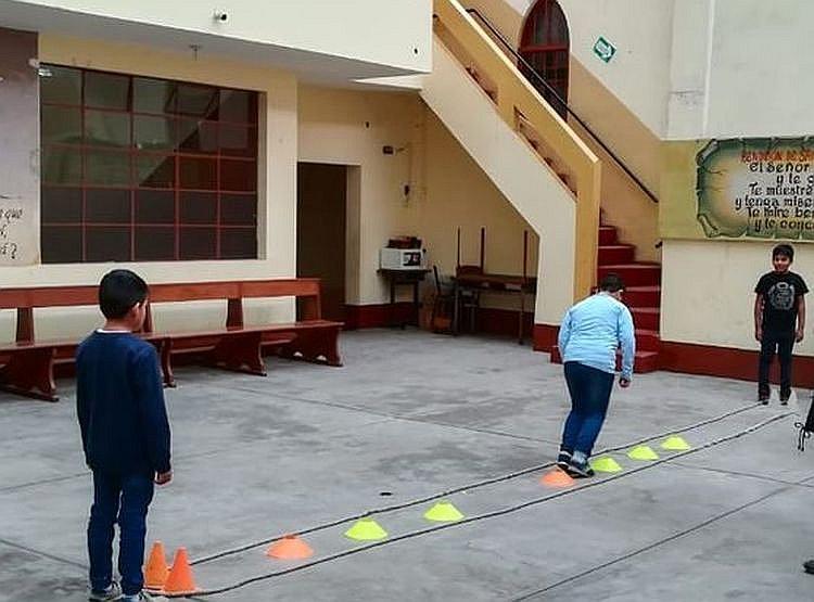 ​Valle de Tambo: Manifestantes arrojan piedras a colegio en Deán Valdivia