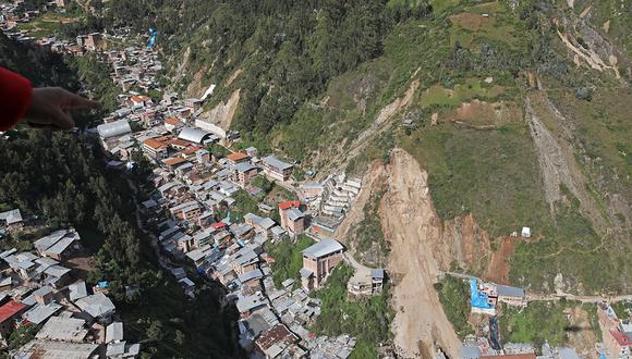 El deslizamiento en el centro poblado de Retamas, provincia de Pataz, La Libertad, va dejando seis fallecidos hasta el sábado 19 de marzo y aún se reporta dos desaparecidos. (Foto: Presidencia)