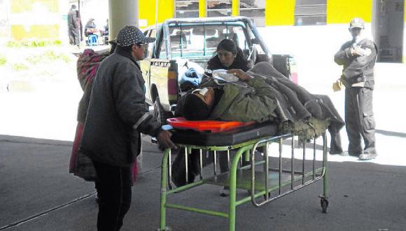 Puno: trabajador municipal se accidenta tras despiste su motocicleta  vía Puno - Laraqueri 