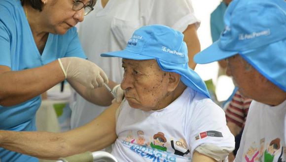 Vacunarán gratuitamente a niños y adultos mayores contra la neumonía, una de las principales causas de muerte en Perú