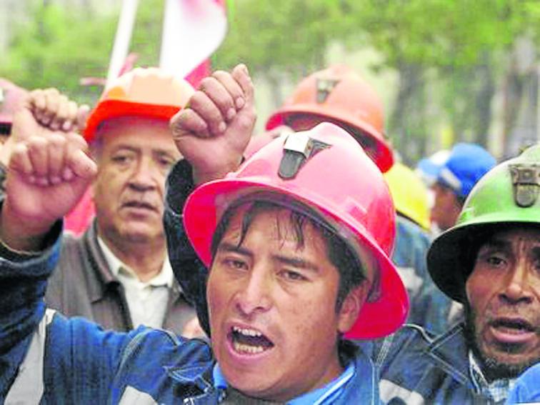 Obreros de Doe Run Perú marchan en Lima