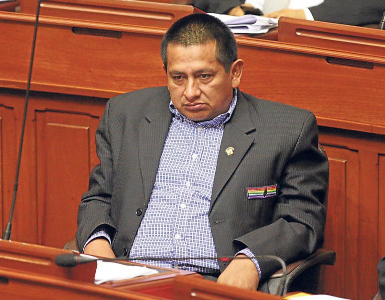 Comisión de Etica aprueba suspender por 120 días a Walter Acha