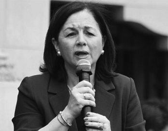 Pide aclarar condecoración a Magaly Medina
