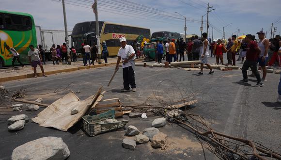 Panamericana Sur permanece bloqueado en Ica.