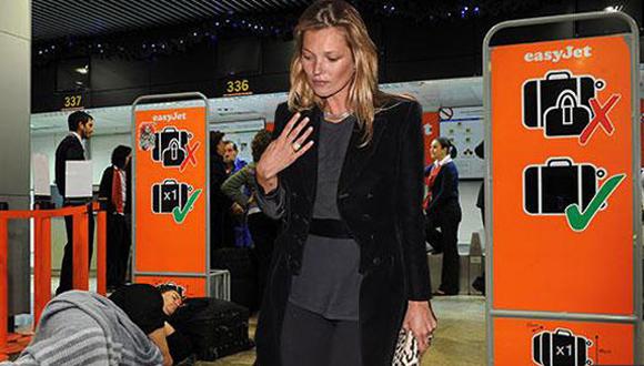 Kate Moss fue sacada de un avión por mal comportamiento