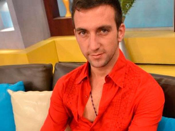 Antonio Pavón intenta surfear pero sufre la peor caída de su vida (VIDEO)