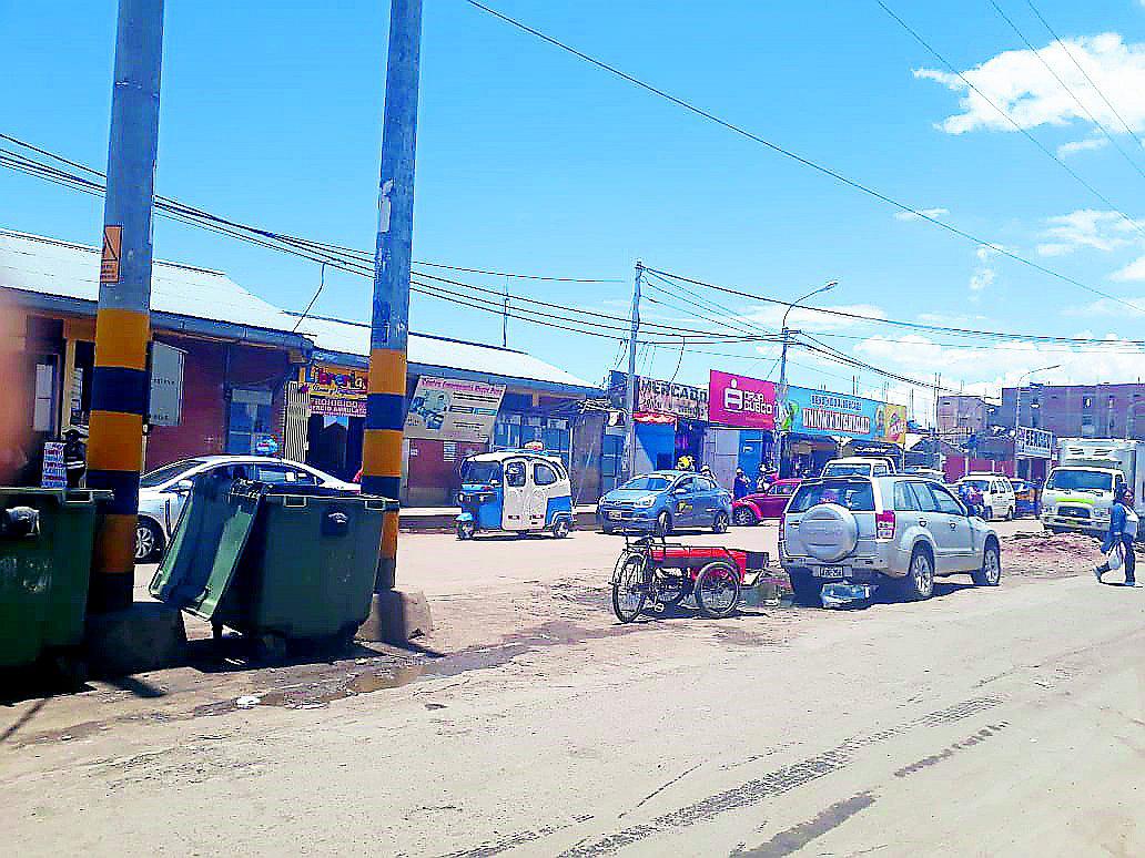 Comerciantes de Unión y Dignidad piden “cabeza” de gerente Sandra Ponce Umiña