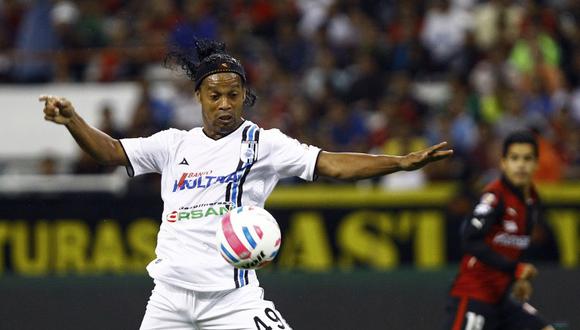 Ronaldinho se reincorporó al Querétaro con tres semanas de retraso
