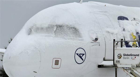 EEUU: Cancelan 1600 vuelos por tormenta de nieve
