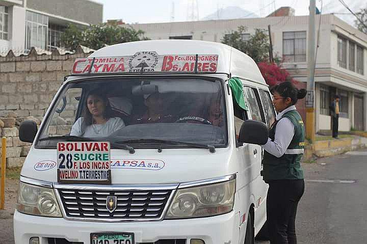 Internan combis informales de  Cayma