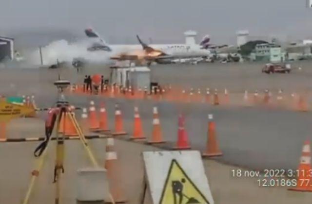 Una tragedia se vivió esta tarde en el Aeropuerto Internacional Jorge Chávez en Lima, luego que un avión chocara contra un camión de bomberos. (Foto de Twitter)