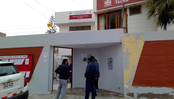 Ante el Jurado Electoral Especial de Tacna se interpuso la tacha que debe resolverse en los siguientes días. (Foto: Archivo GEC )