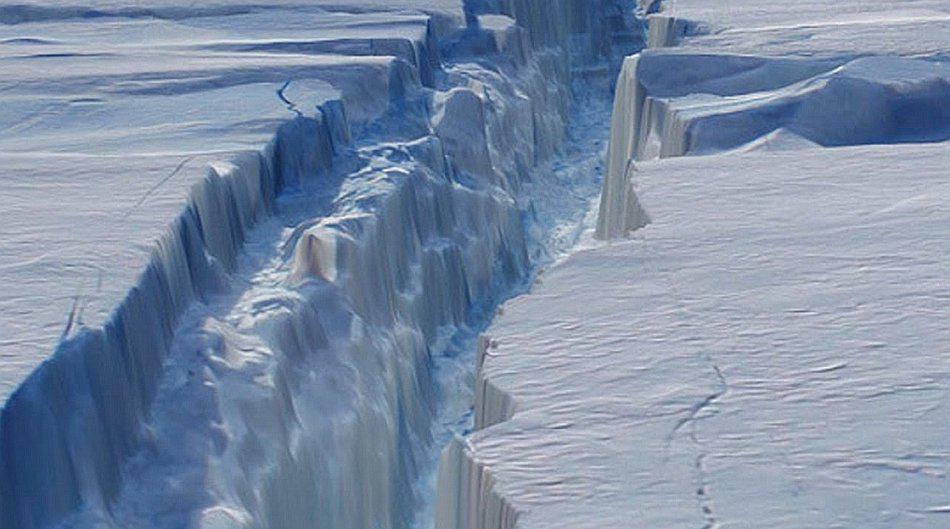 Dos enormes icebergs se desprenden de la Antártida